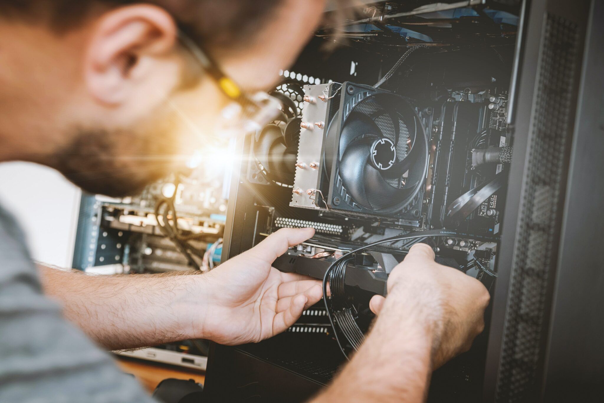 Dépannage informatique Rennes | image réparation ordinateur rouge Help | Mac & PC